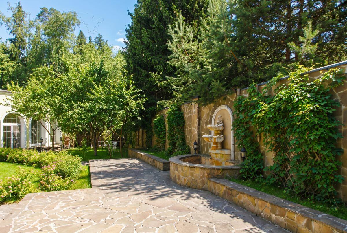 3-этажный коттедж 1 000 м² с отделкой