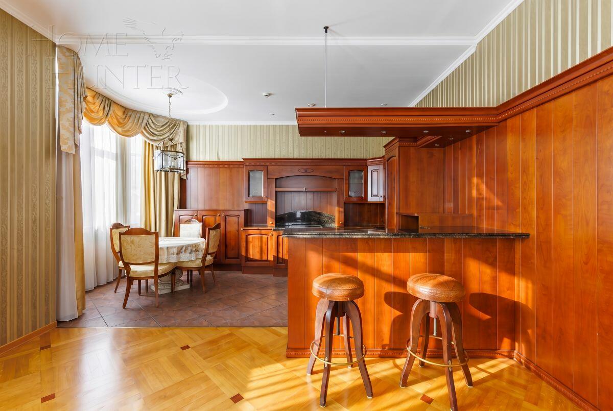3-этажный коттедж 1 000 м² с отделкой