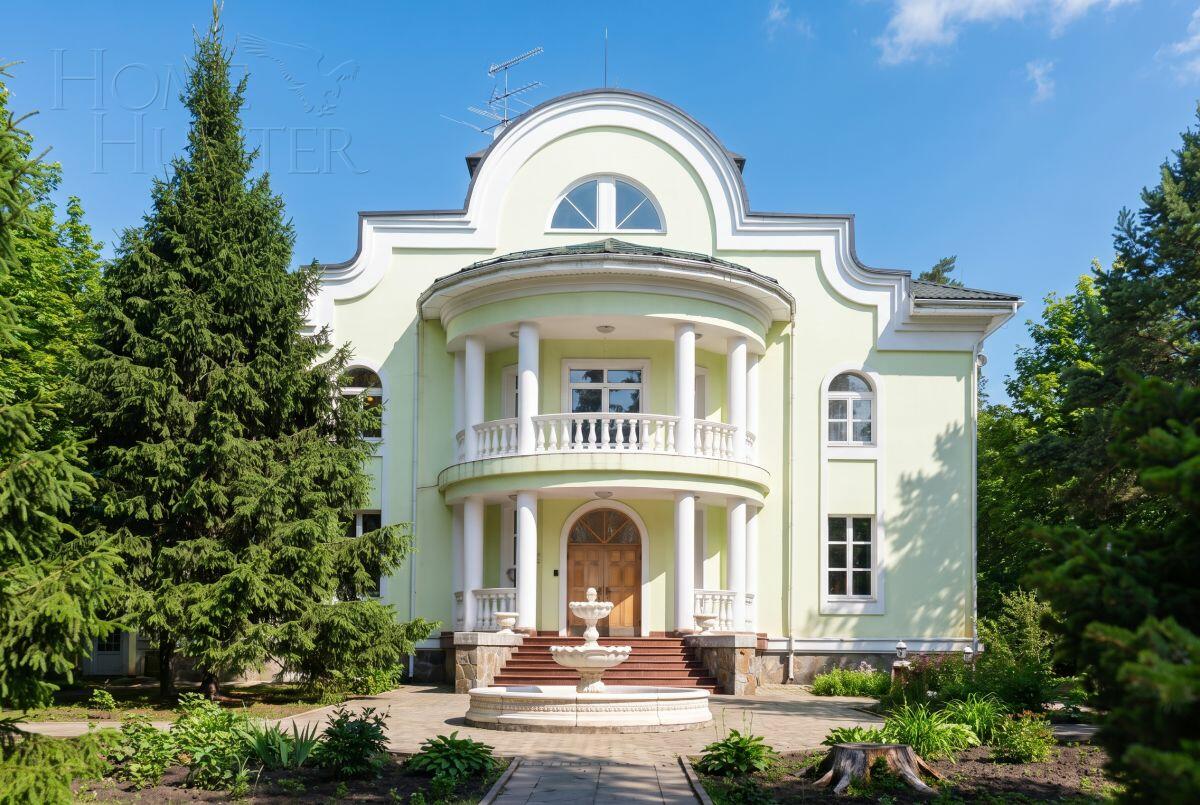 3-этажный коттедж 1 000 м² с отделкой