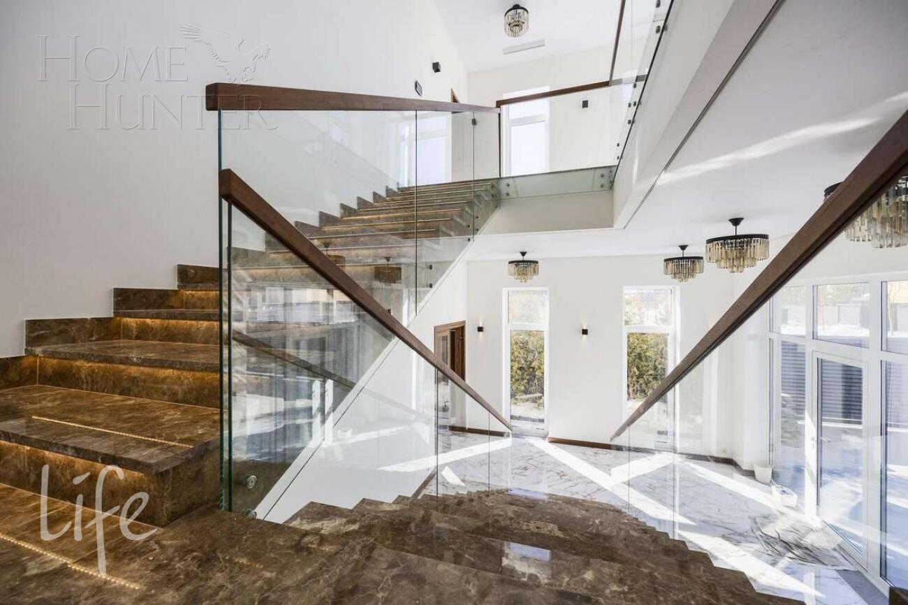 2-этажный коттедж 1 500 м² с отделкой