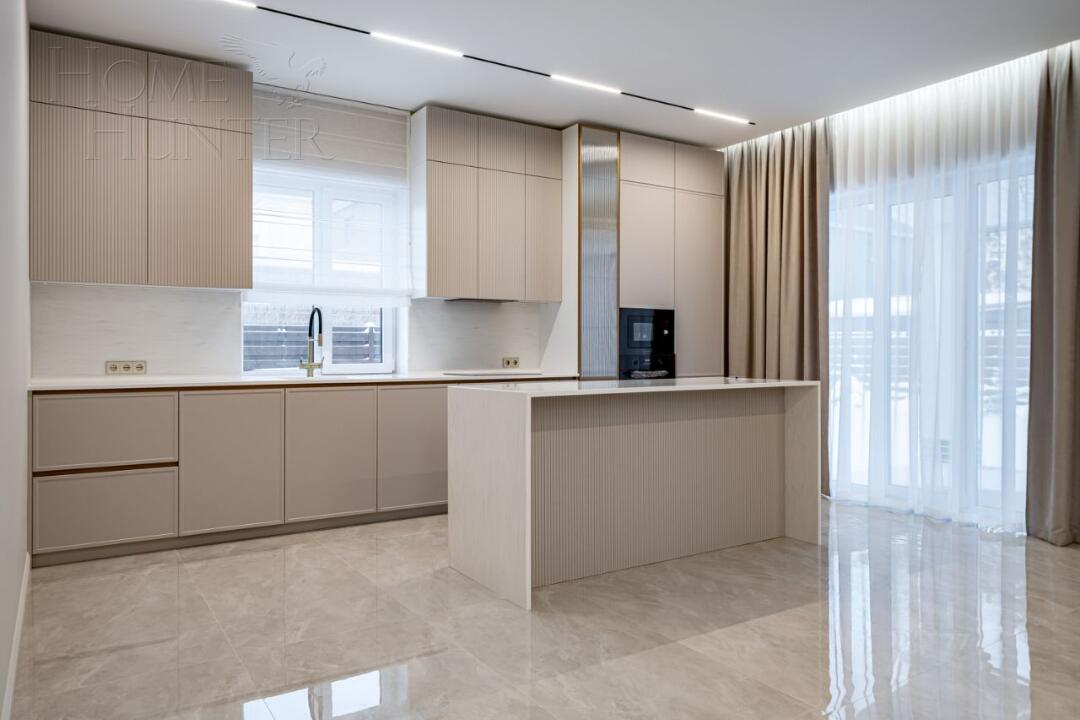 2-этажный коттедж 300 м² с отделкой