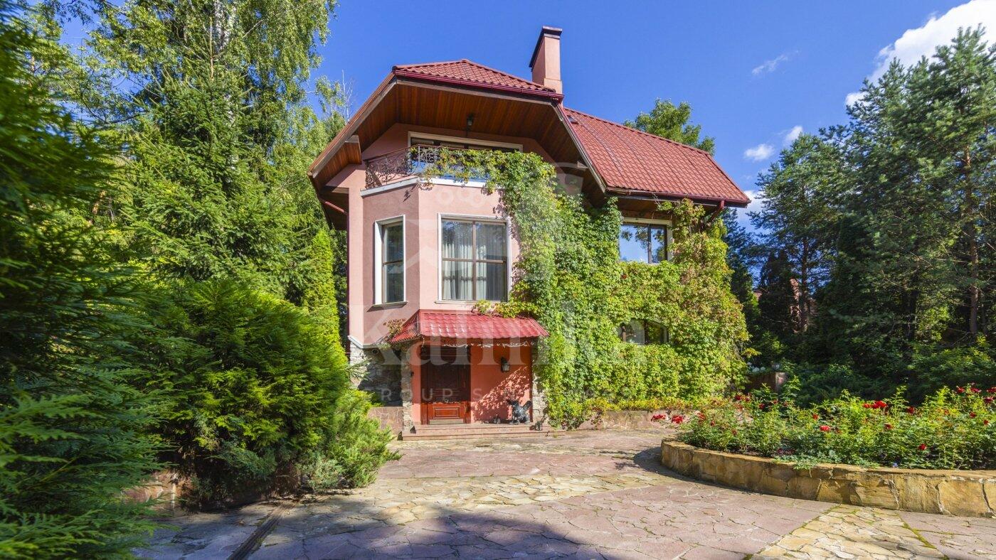 3-этажный коттедж 800 м² с отделкой