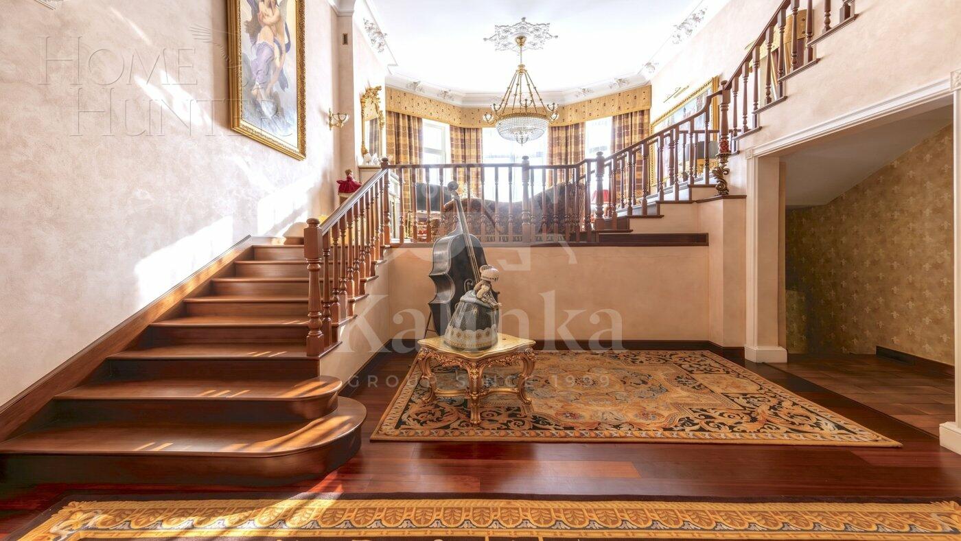 3-этажный коттедж 800 м² с отделкой