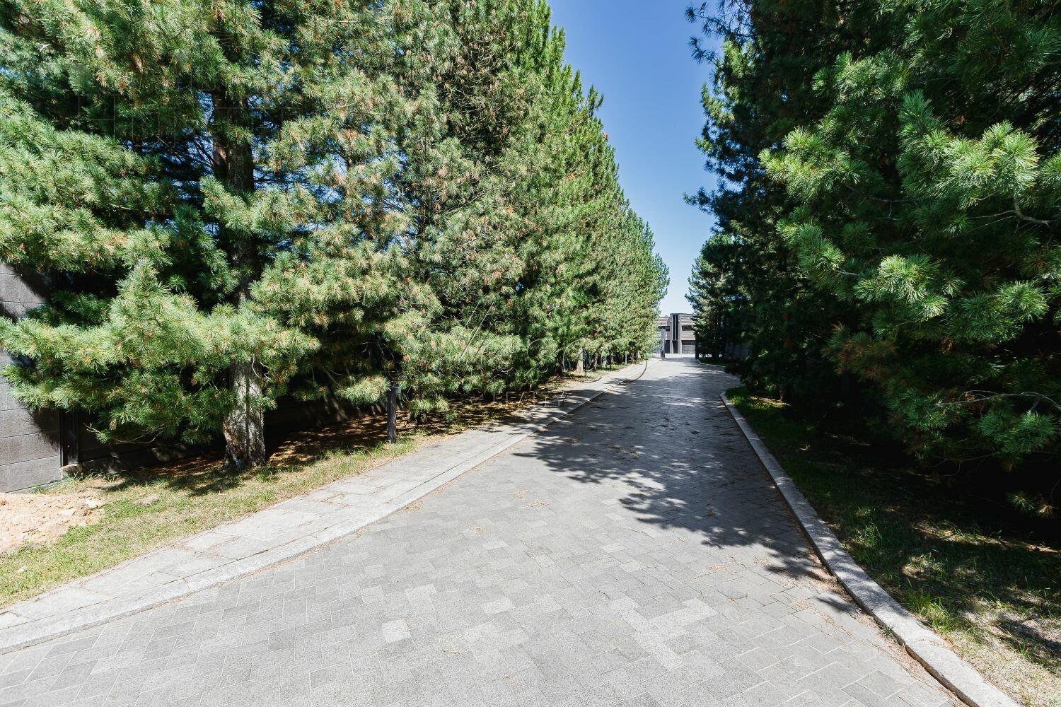 2-этажный коттедж 2 240 м² без отделки
