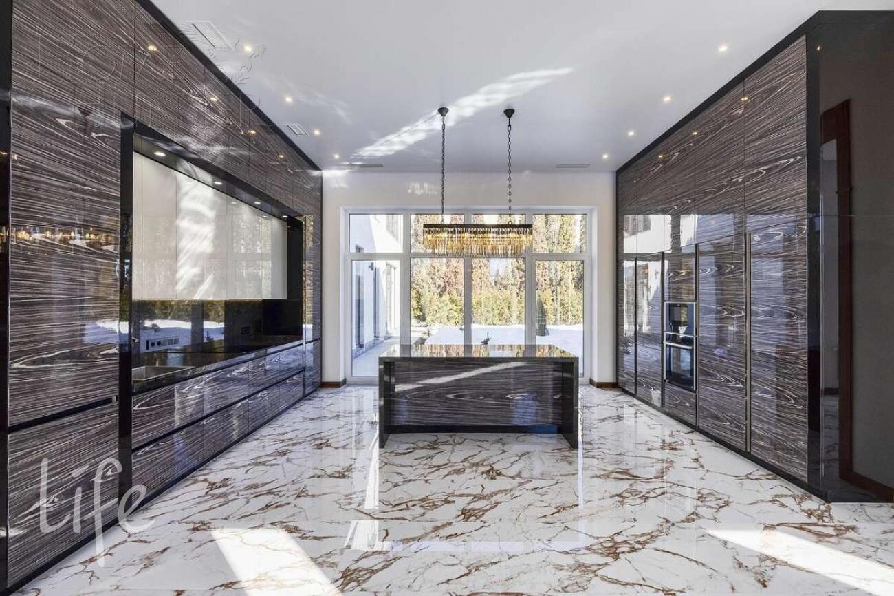 2-этажный коттедж 1 500 м² с отделкой