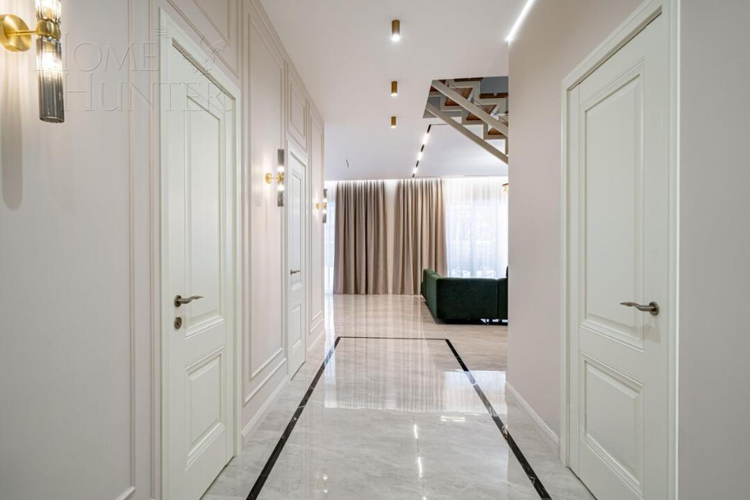 2-этажный коттедж 300 м² с отделкой