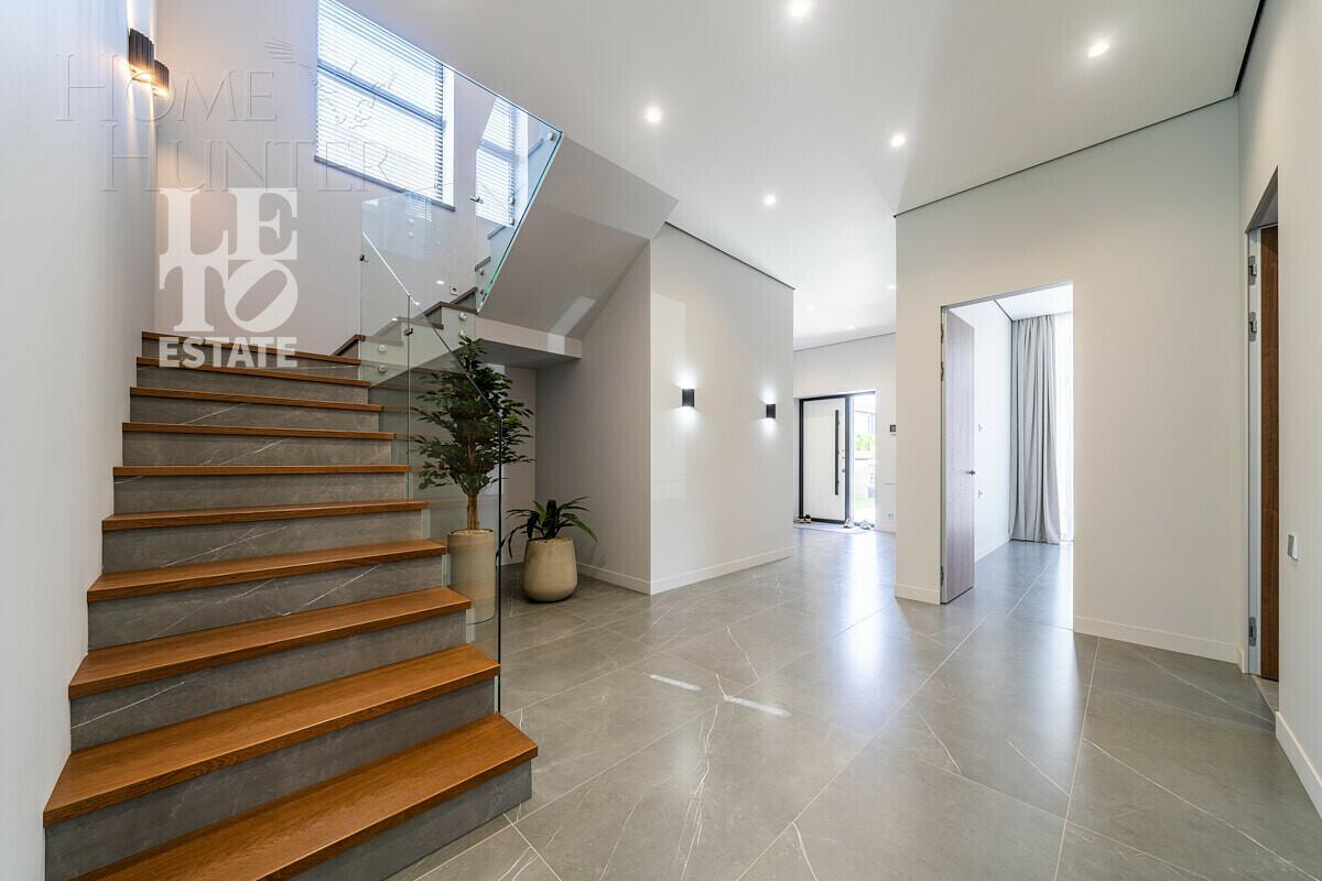 2-этажный коттедж 320 м² с отделкой