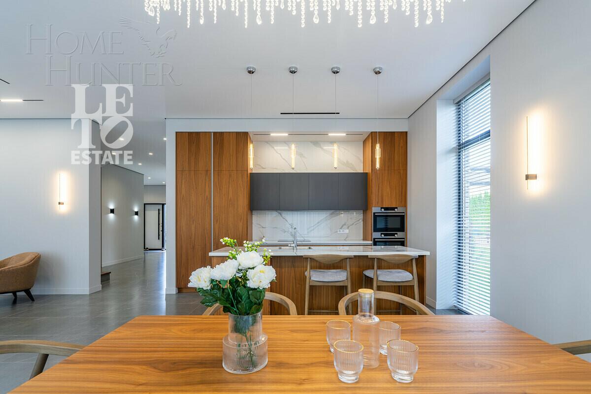 2-этажный коттедж 320 м² с отделкой