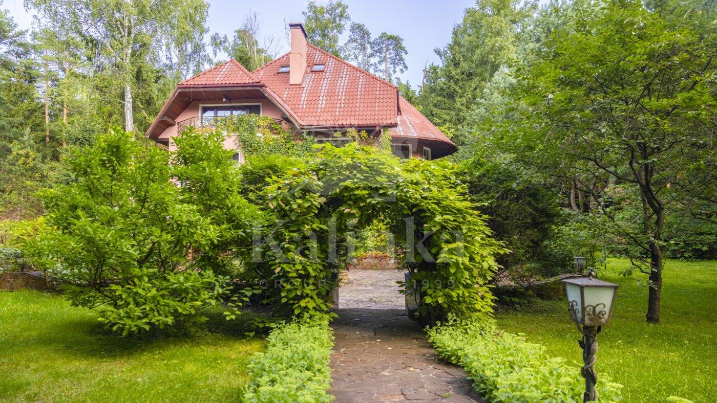 3-этажный коттедж 800 м² с отделкой