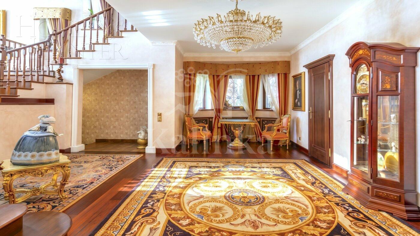 3-этажный коттедж 800 м² с отделкой