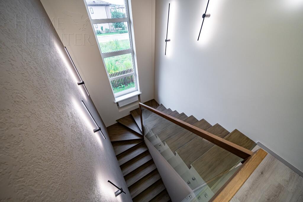 2-этажный коттедж 240 м² с отделкой