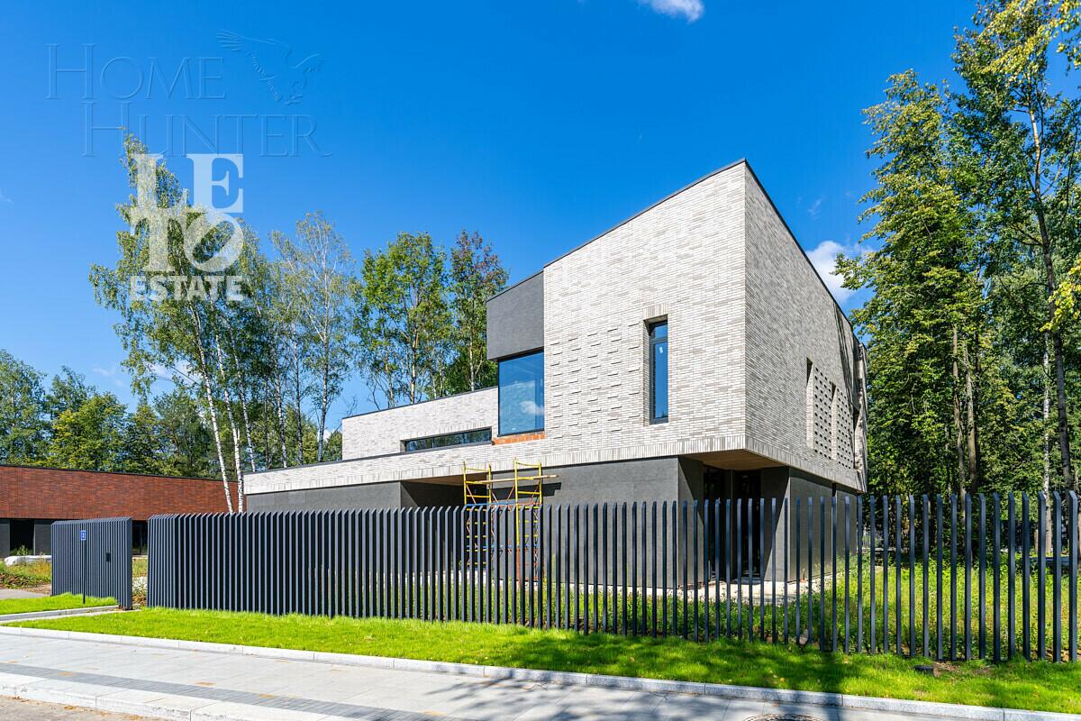 2-этажный коттедж 590 м² без отделки