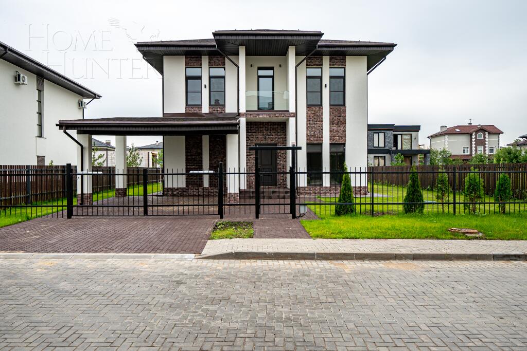 2-этажный коттедж 240 м² с отделкой
