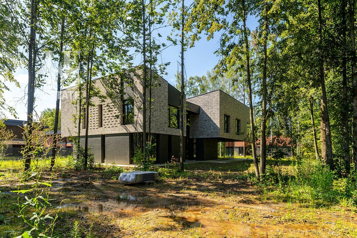 2-этажный коттедж 590 м² без отделки