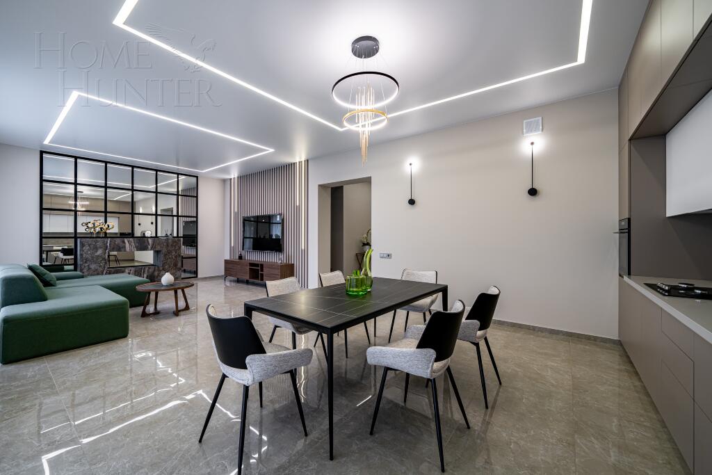 2-этажный коттедж 240 м² с отделкой