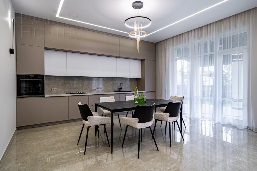 2-этажный коттедж 240 м² с отделкой