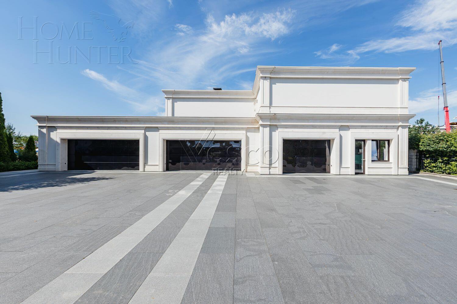 2-этажный коттедж 4 400 м² с отделкой
