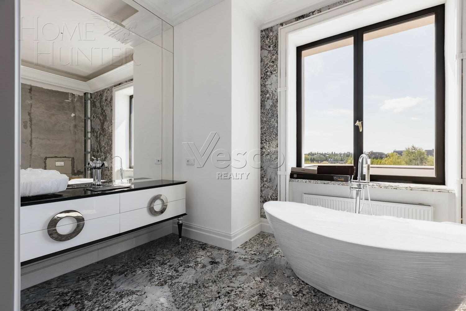 2-этажный коттедж 4 400 м² с отделкой