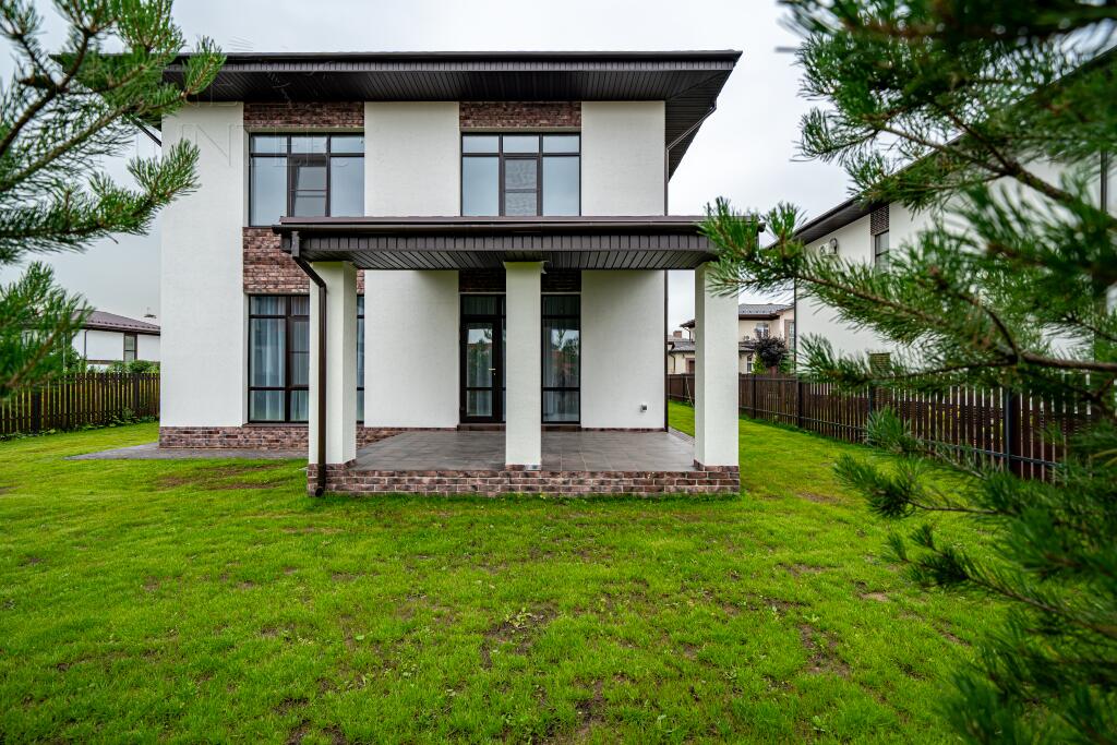 2-этажный коттедж 240 м² с отделкой
