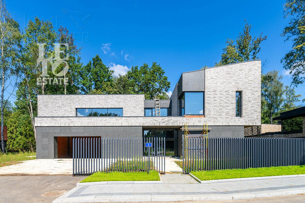 2-этажный коттедж 590 м² без отделки