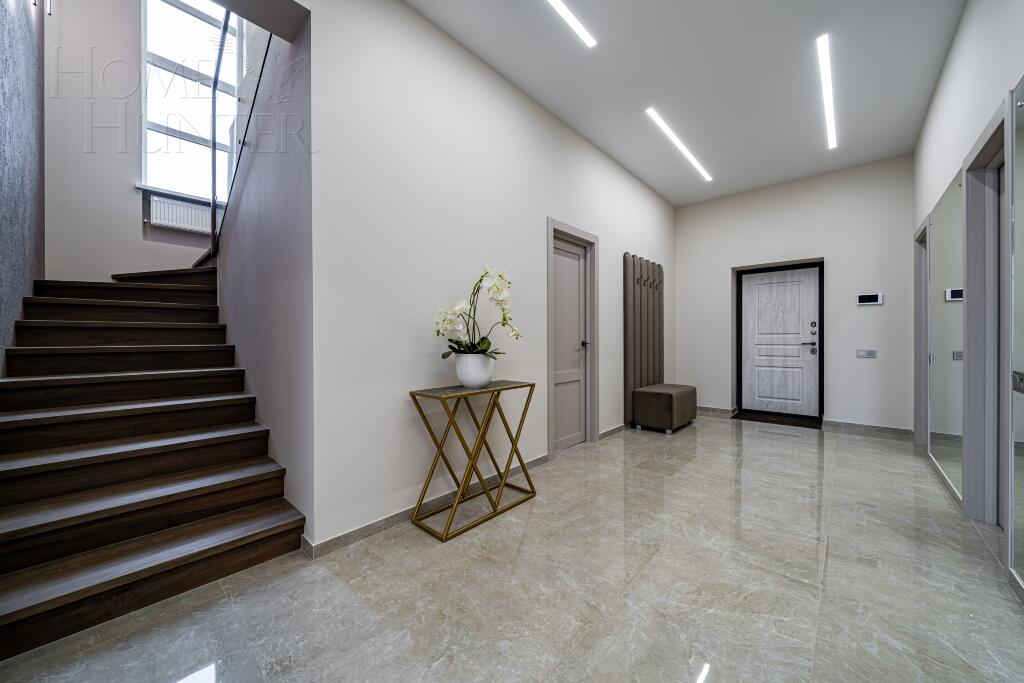 2-этажный коттедж 240 м² с отделкой