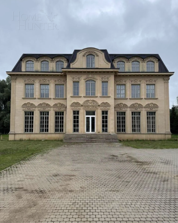 3-этажный коттедж 930 м² без отделки