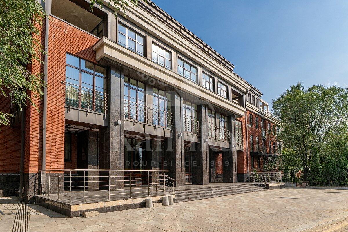 4-КОМН. КВАРТИРА С ОТДЕЛКОЙ 185.1 М² НА 2 ЭТАЖЕ