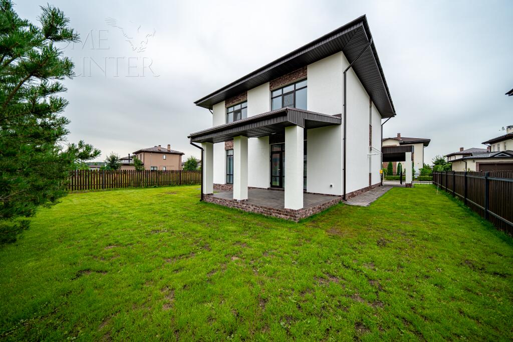 2-этажный коттедж 240 м² с отделкой