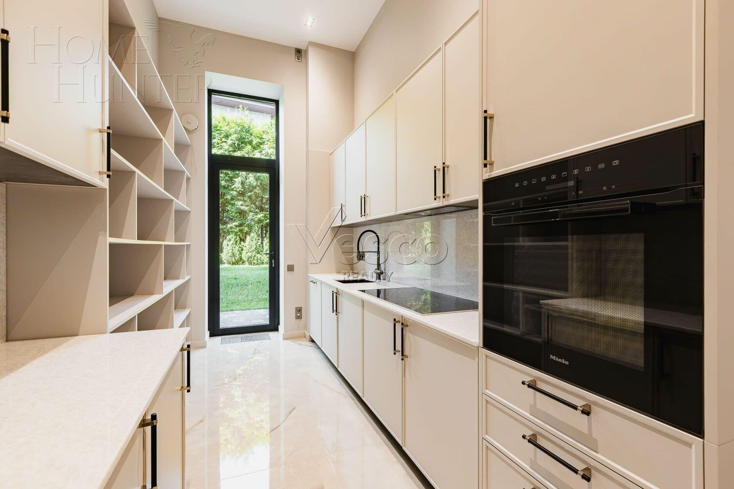 2-этажный коттедж 1 050 м² с отделкой