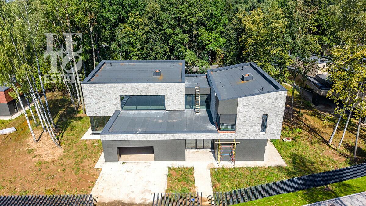 2-этажный коттедж 590 м² без отделки