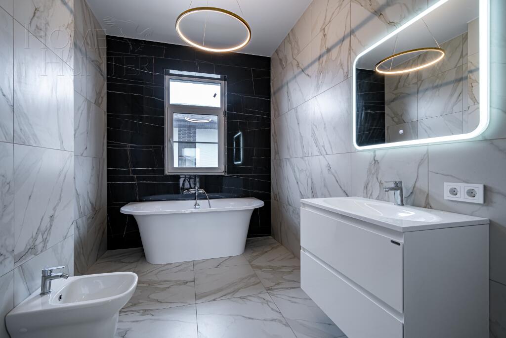 2-этажный коттедж 240 м² с отделкой