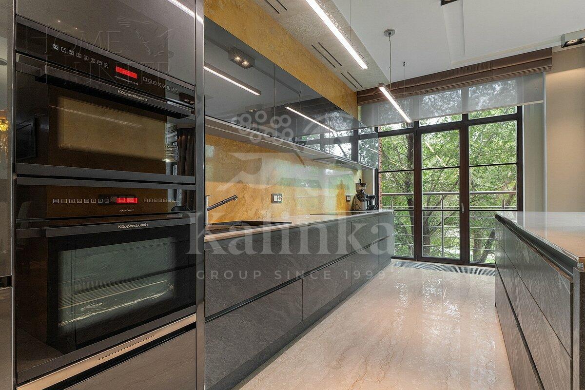 4-КОМН. КВАРТИРА С ОТДЕЛКОЙ 185.1 М² НА 2 ЭТАЖЕ