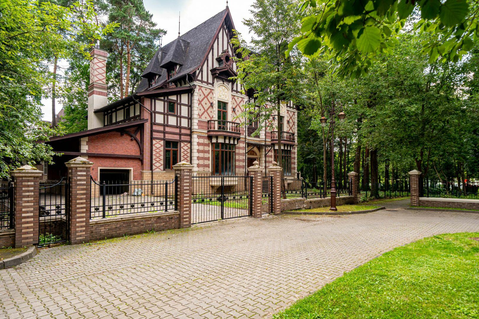 2-этажный коттедж 750 м² без отделки