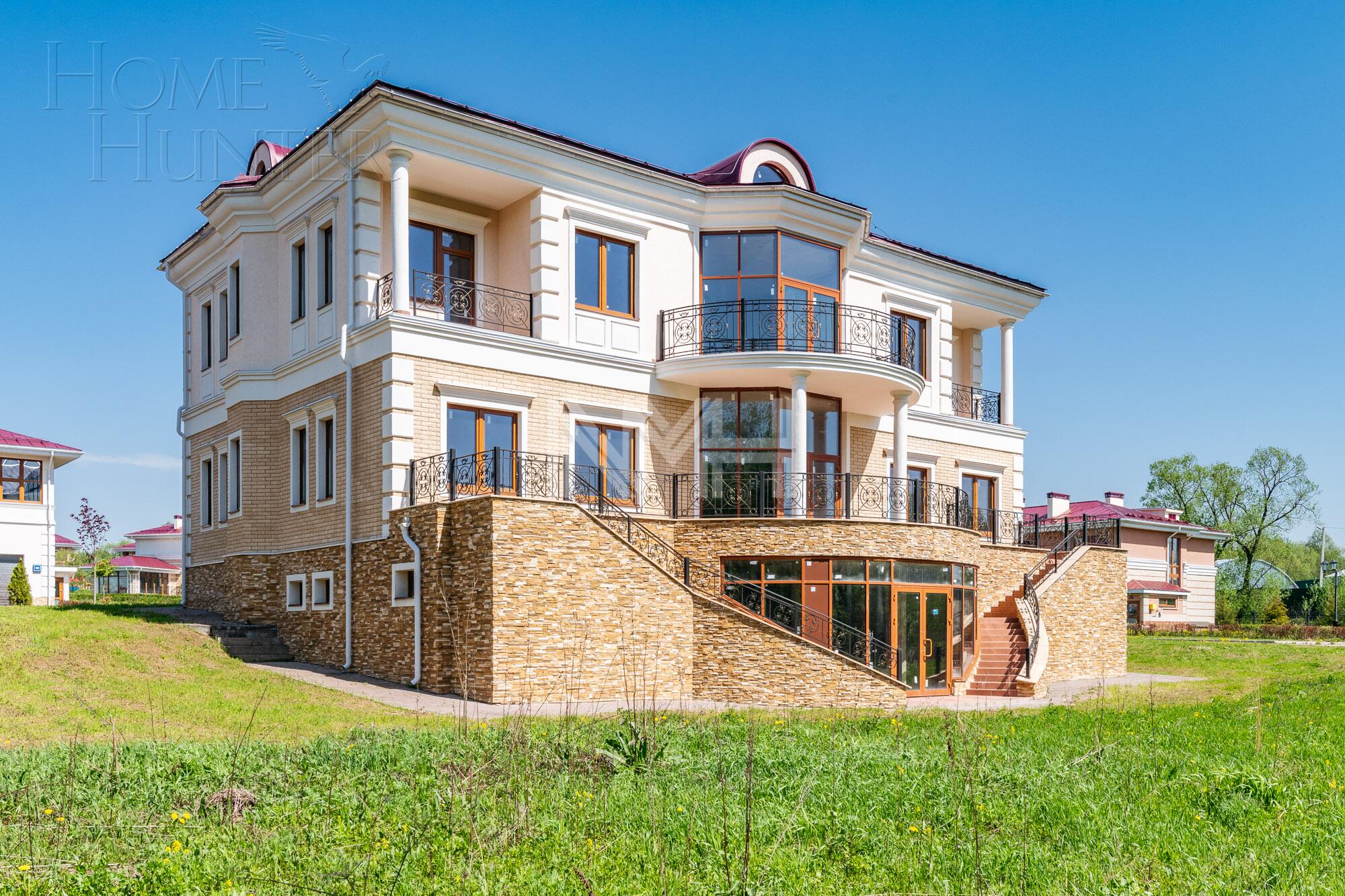 3-этажный коттедж 855 м² без отделки