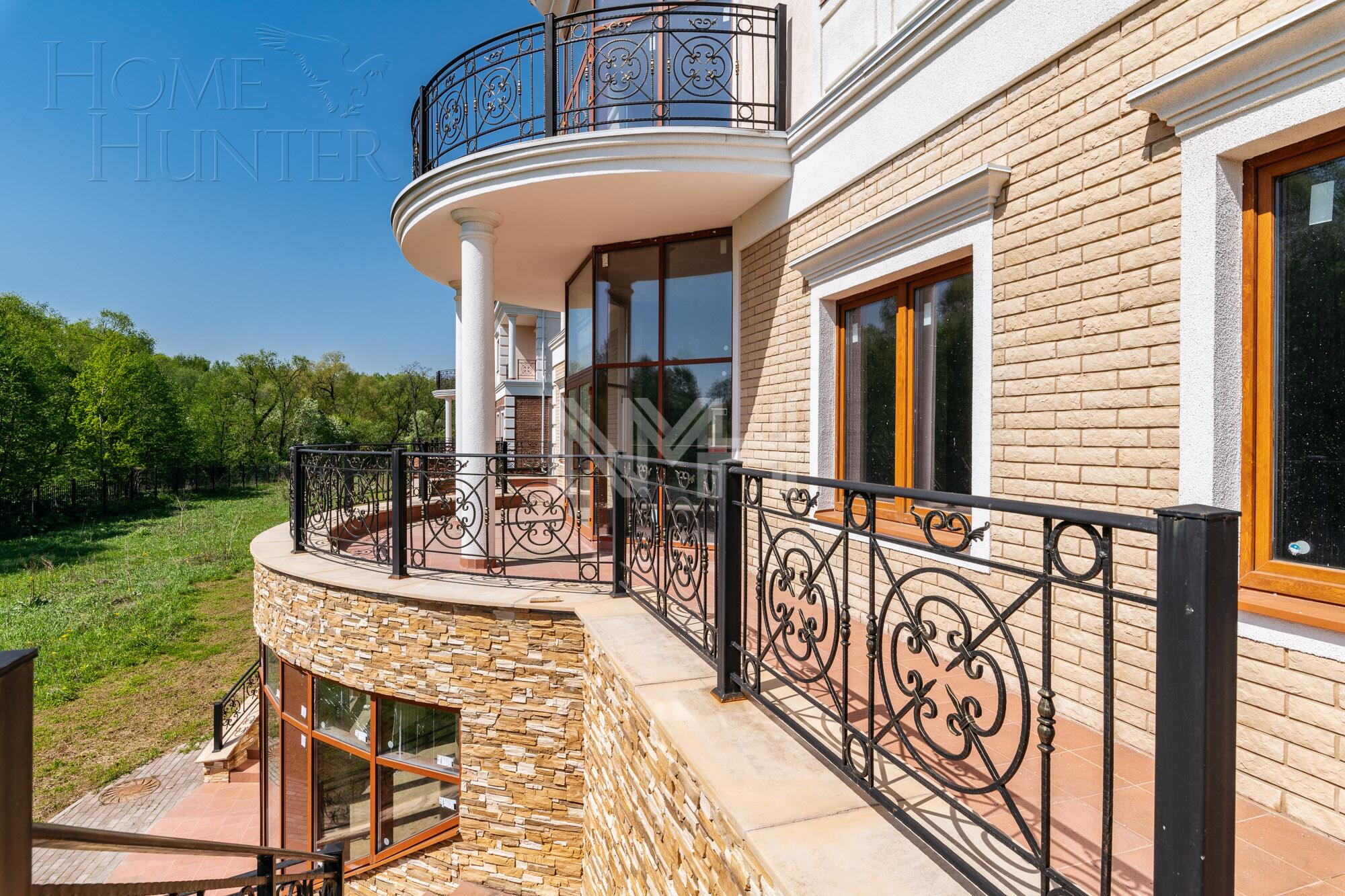 3-этажный коттедж 855 м² без отделки