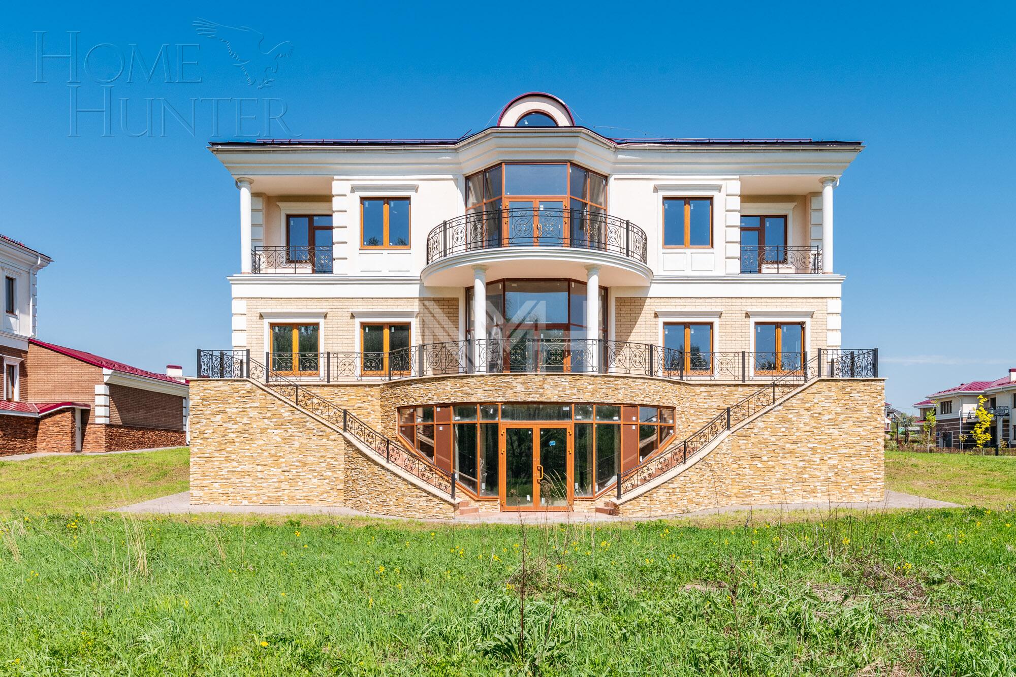3-этажный коттедж 855 м² без отделки