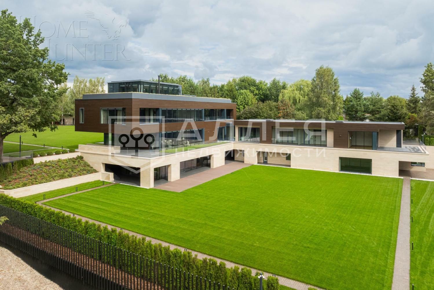 3-этажный коттедж 2 150 м² с отделкой