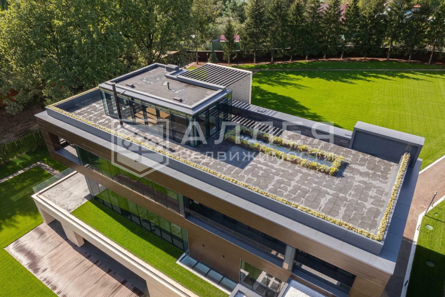 3-этажный коттедж 2 150 м² с отделкой