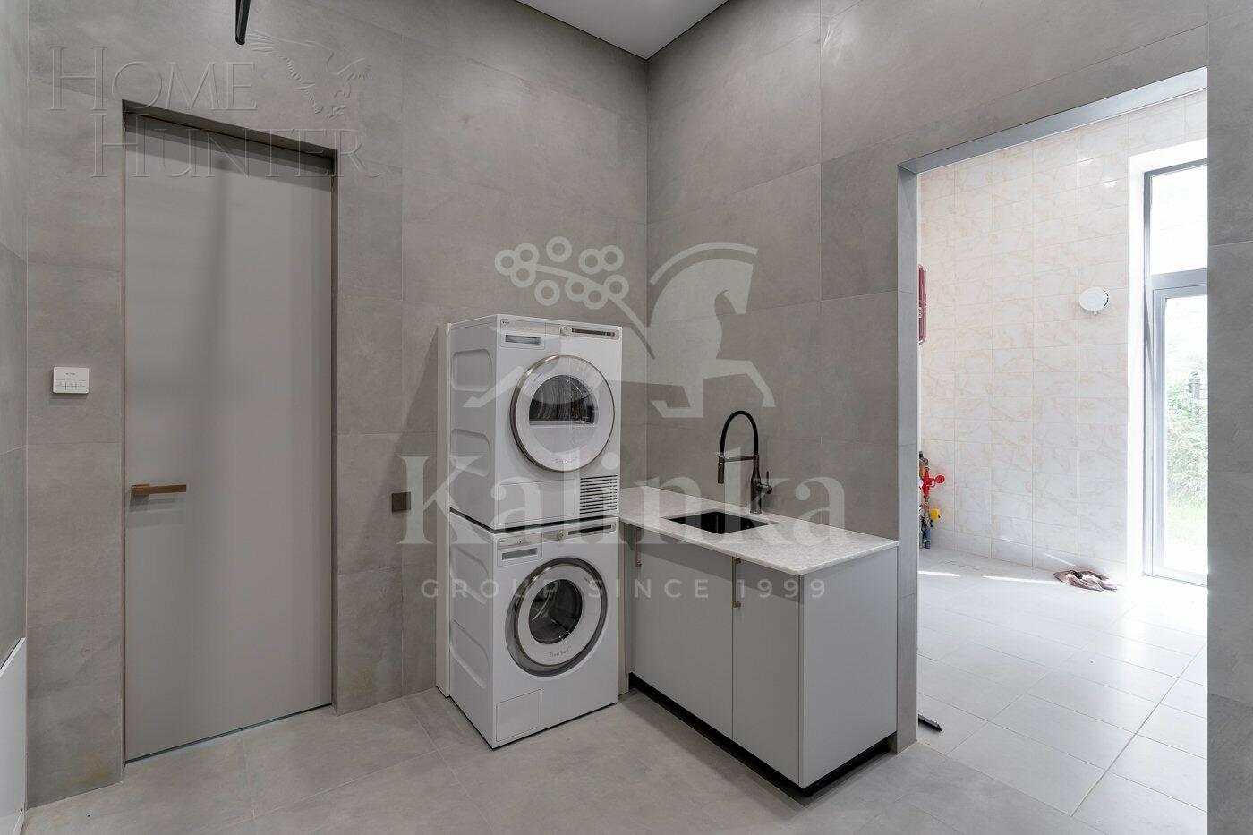 2-этажный коттедж 1 000 м² с отделкой