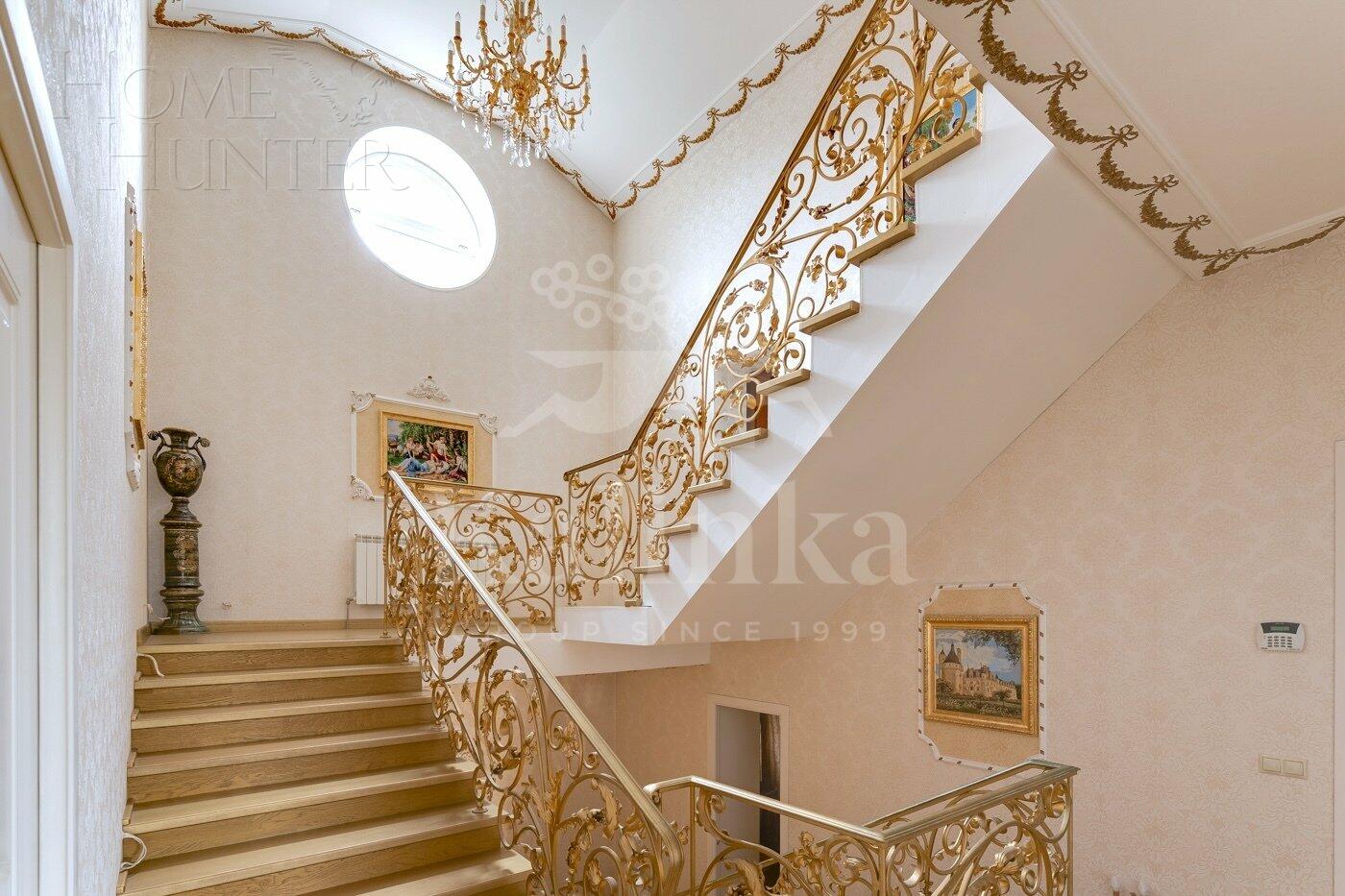 3-этажный коттедж 310 м² с отделкой