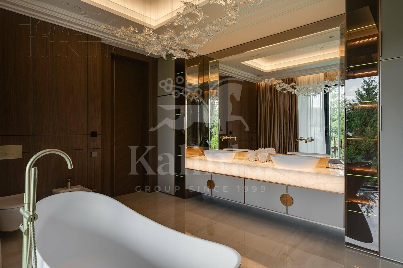 2-этажный коттедж 1 000 м² с отделкой