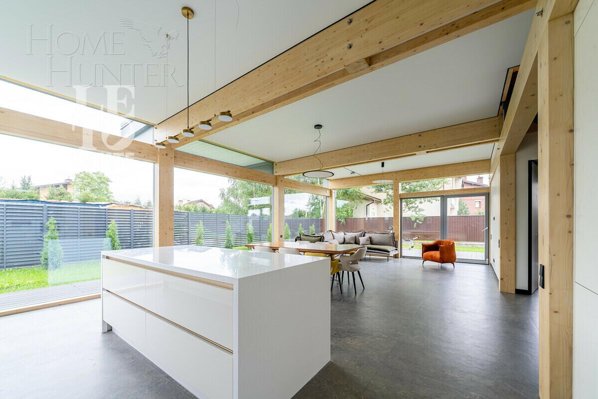 2-этажный коттедж 240 м² с отделкой