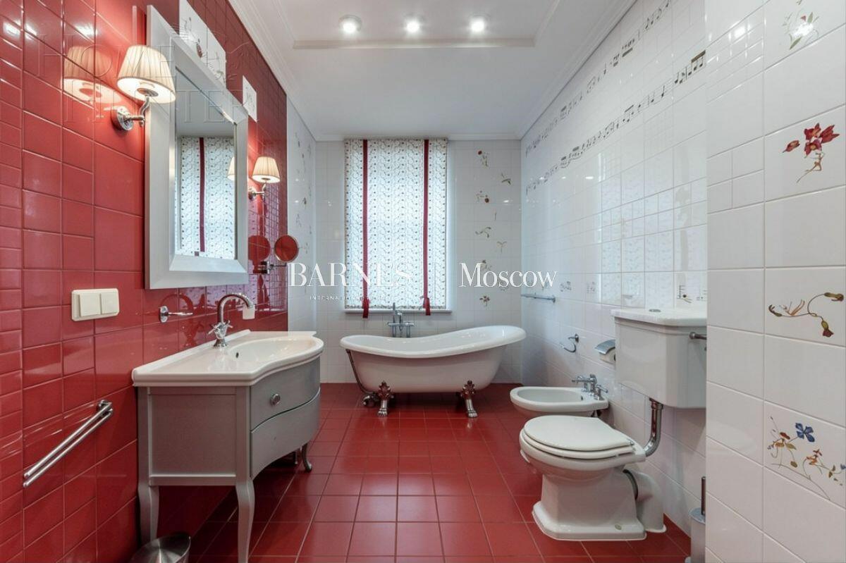 2-этажный коттедж 540 м² с отделкой