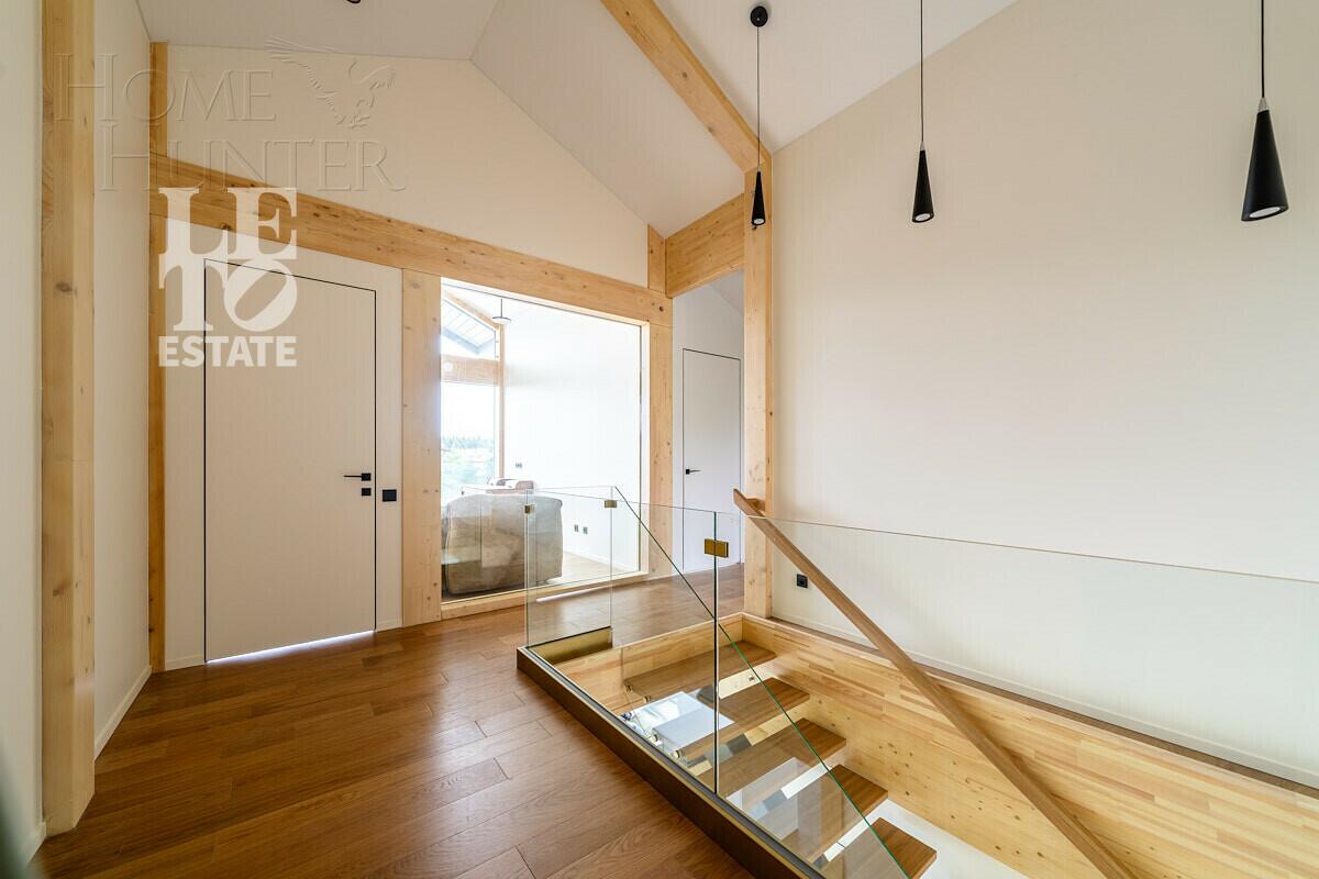 2-этажный коттедж 240 м² с отделкой