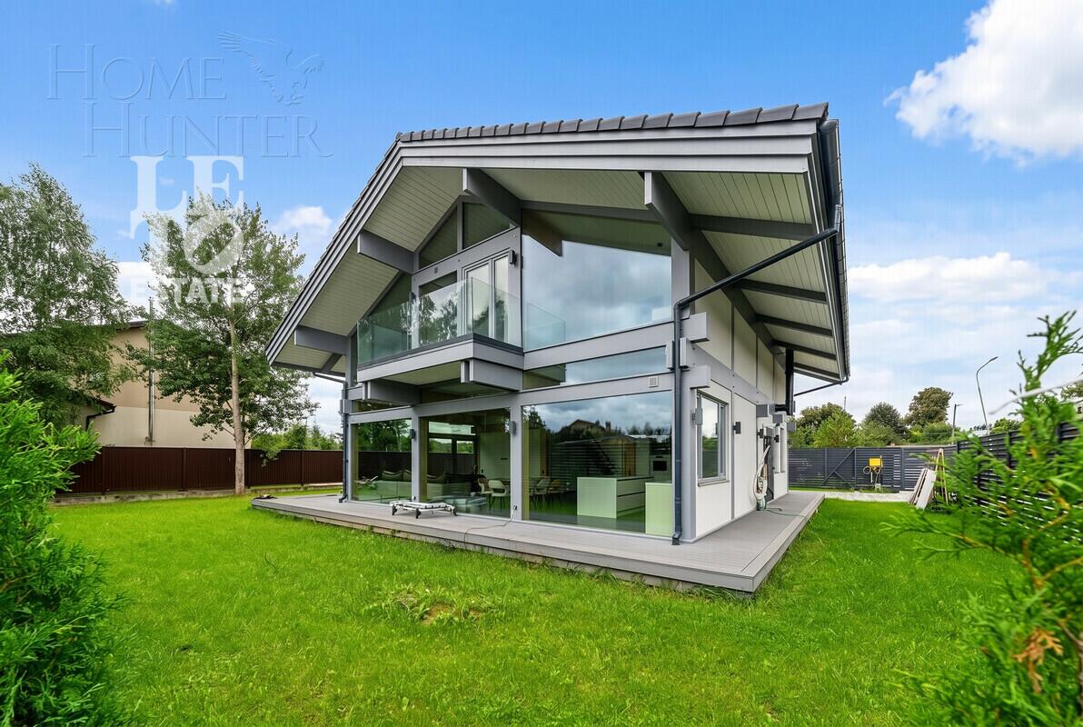 2-этажный коттедж 240 м² с отделкой