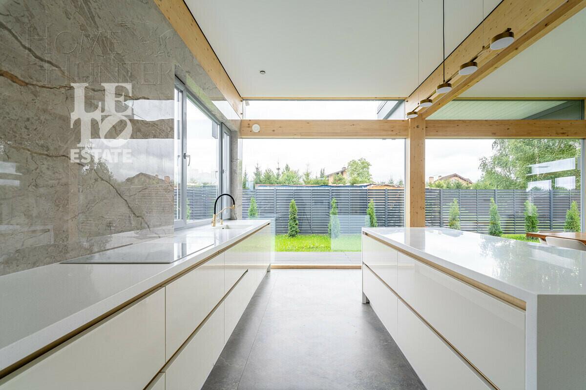 2-этажный коттедж 240 м² с отделкой