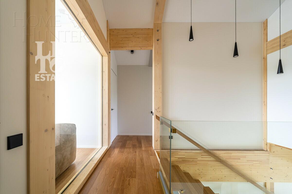 2-этажный коттедж 240 м² с отделкой