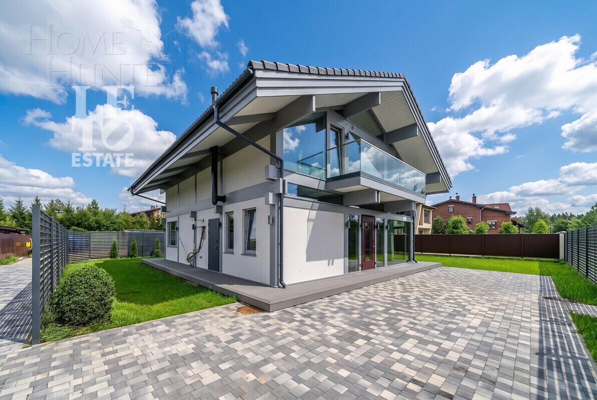 2-этажный коттедж 240 м² с отделкой