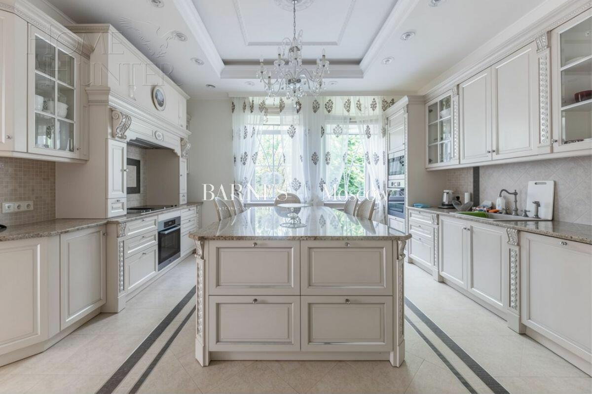 2-этажный коттедж 540 м² с отделкой