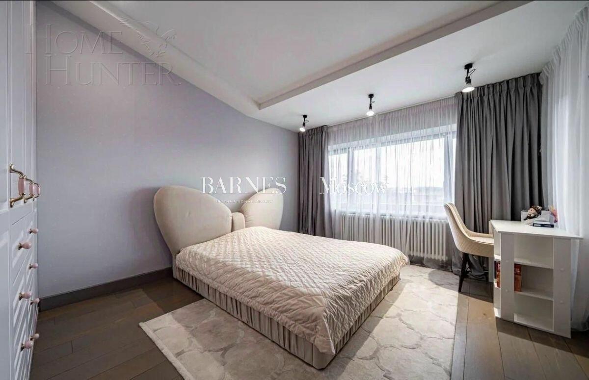 3-этажный таунхаус 300 м² с отделкой